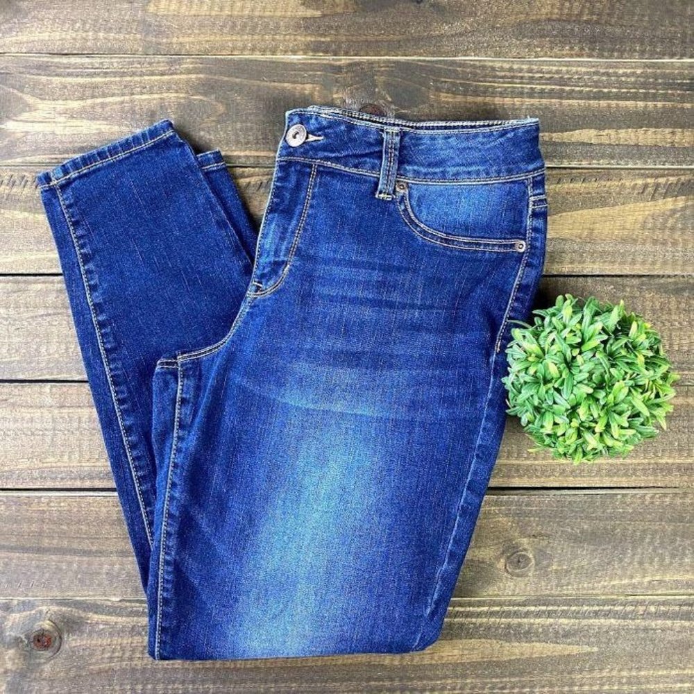 Maurices Skinny Jeans Sz. Large Short (12-14)